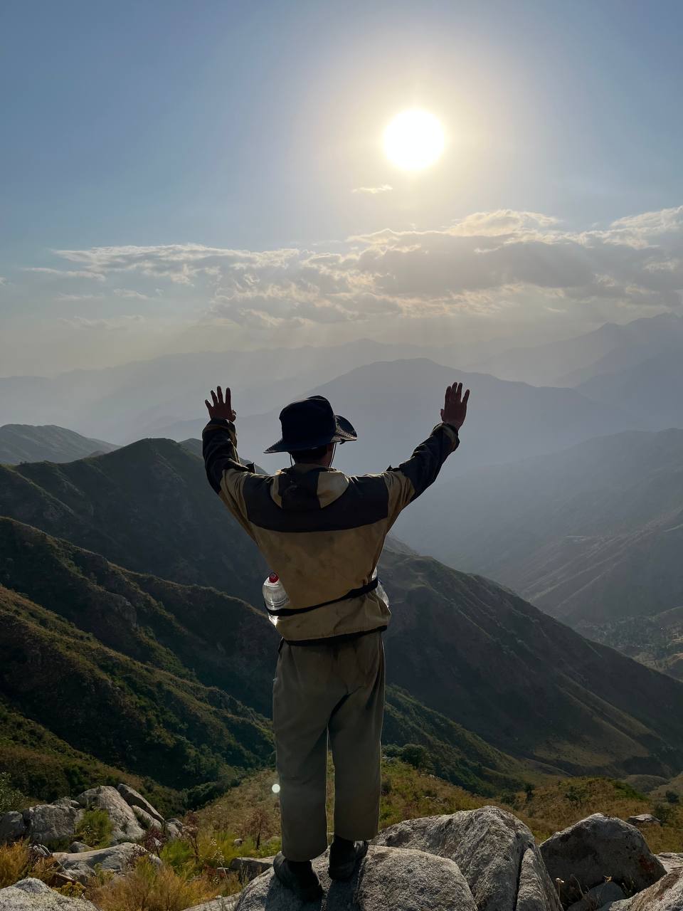 Standing above Kamarob Gorge at 3,000 m